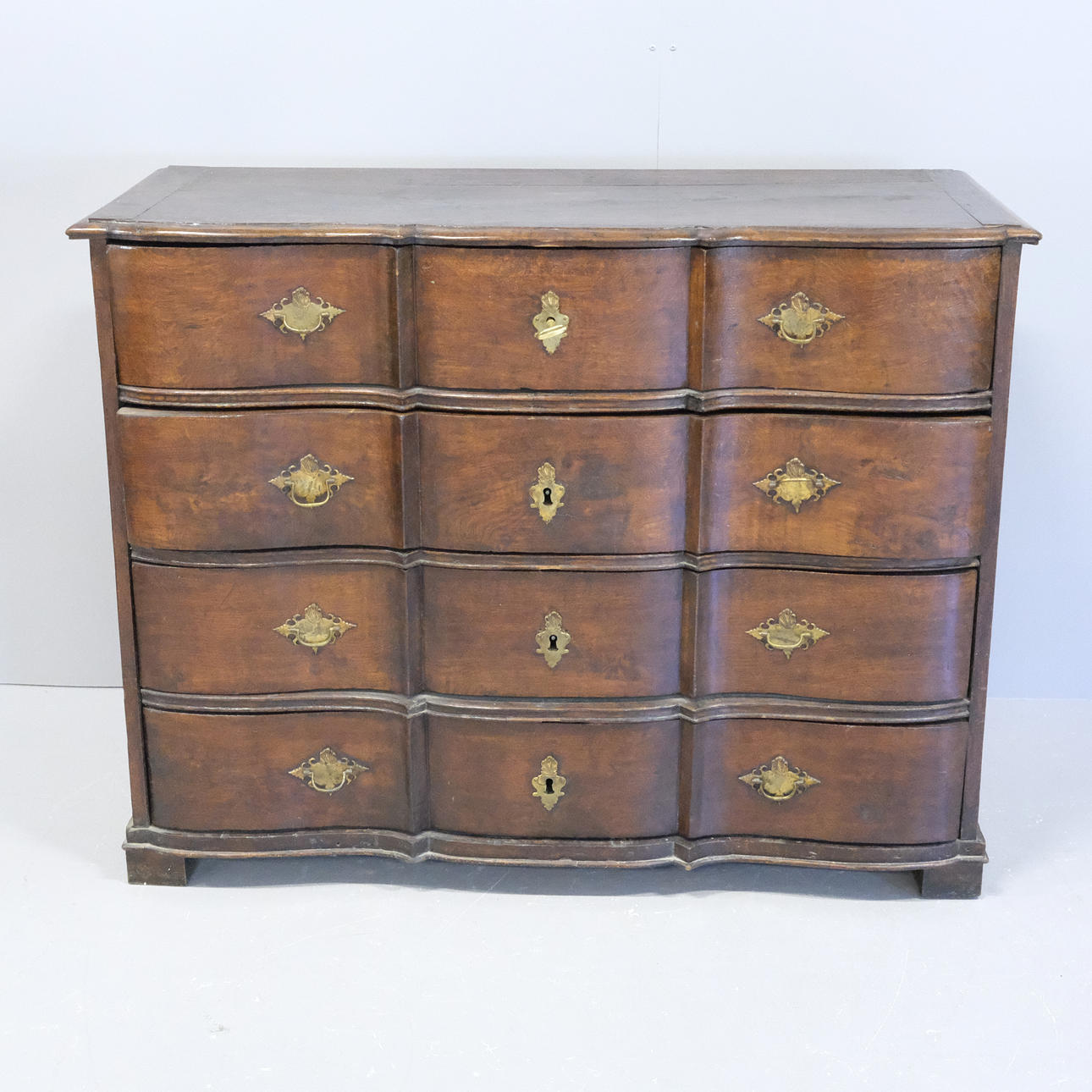 Kommode MED SKUFFER MED FIRE SKUFFER, SEN BAROK.