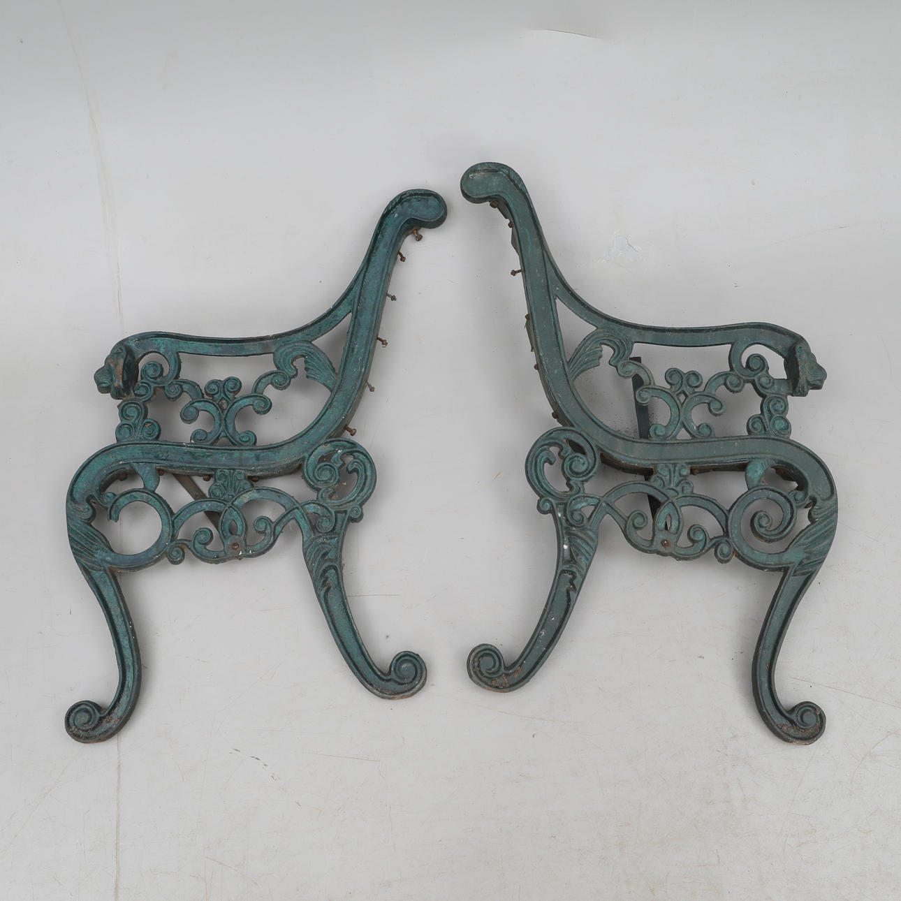 GABLES, puutarhasohvalle, valurautaa.