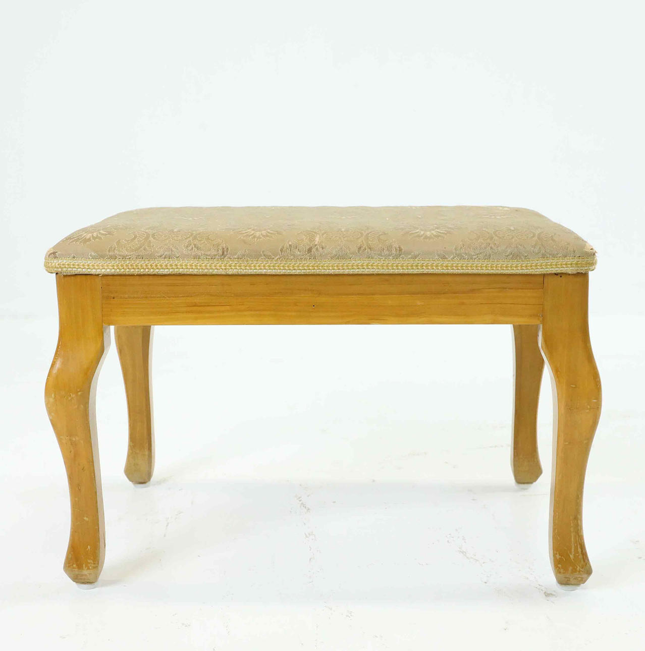 Un taburete de madera, siglo XX.