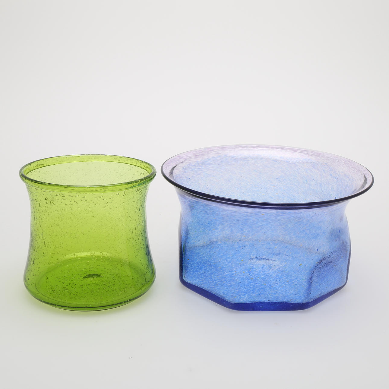 SKÅLAR, 2 st, glas, Bertil Vallien, Erik Höglund, signerade.
