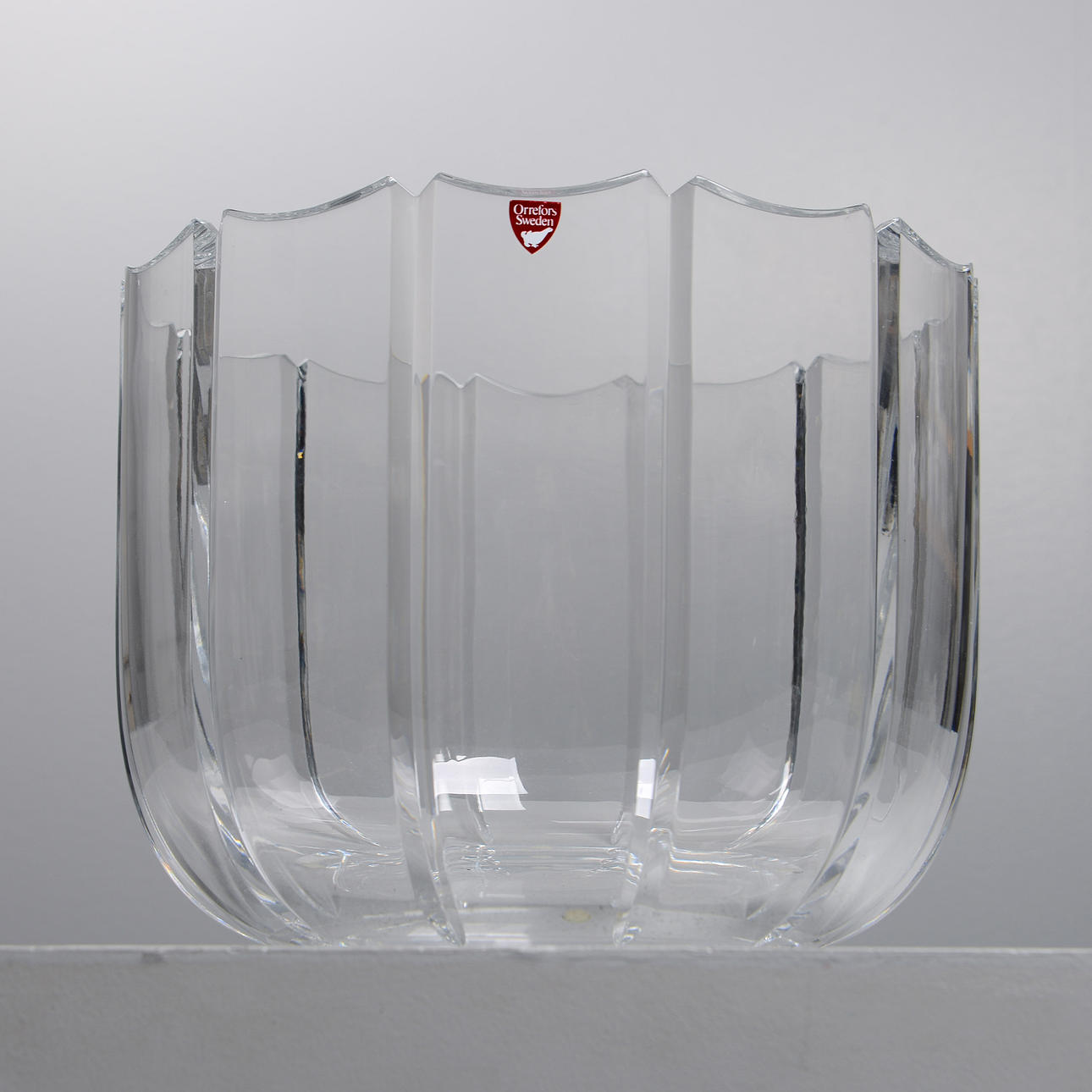 GUNNAR CYRÉN. Crystal bowl, Orrefors, signed.