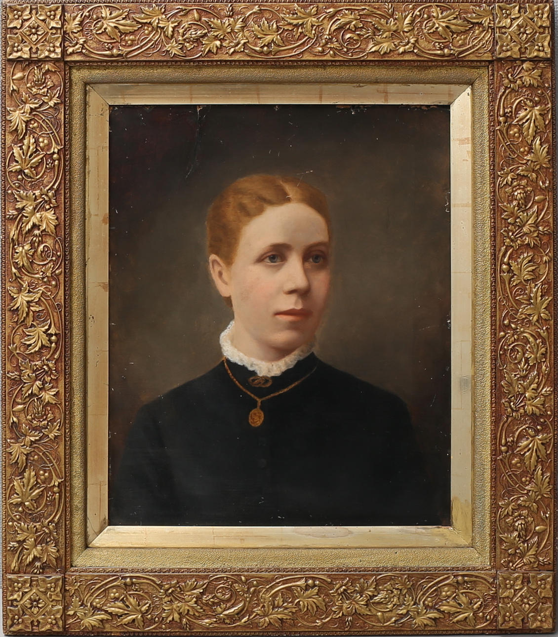 OIDENTIFIERAD KONSTNÄR. Kvinnoporträtt. Olja på kartong, osignerad.