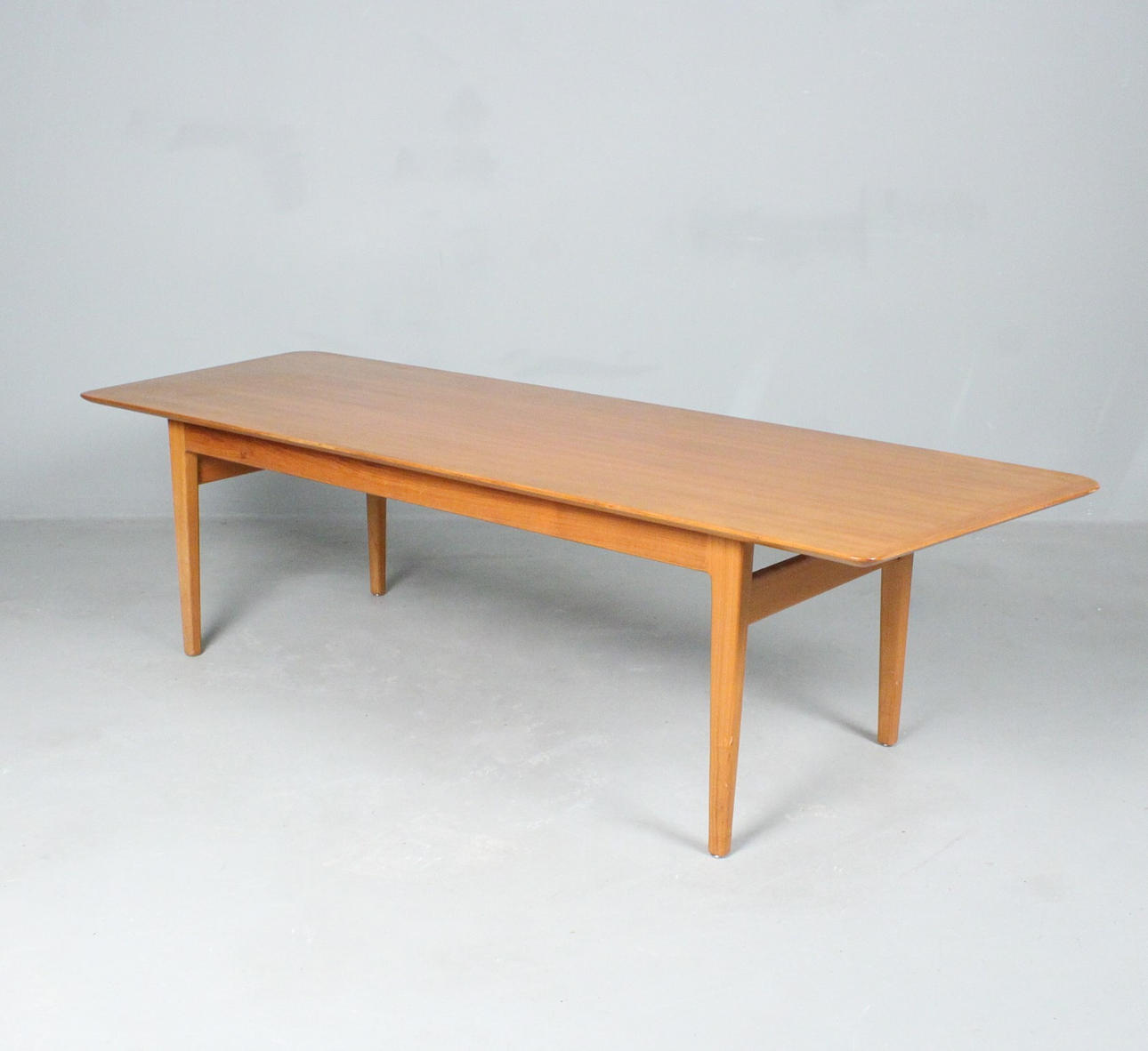 Mid-century coffee table/1970s coffee table.