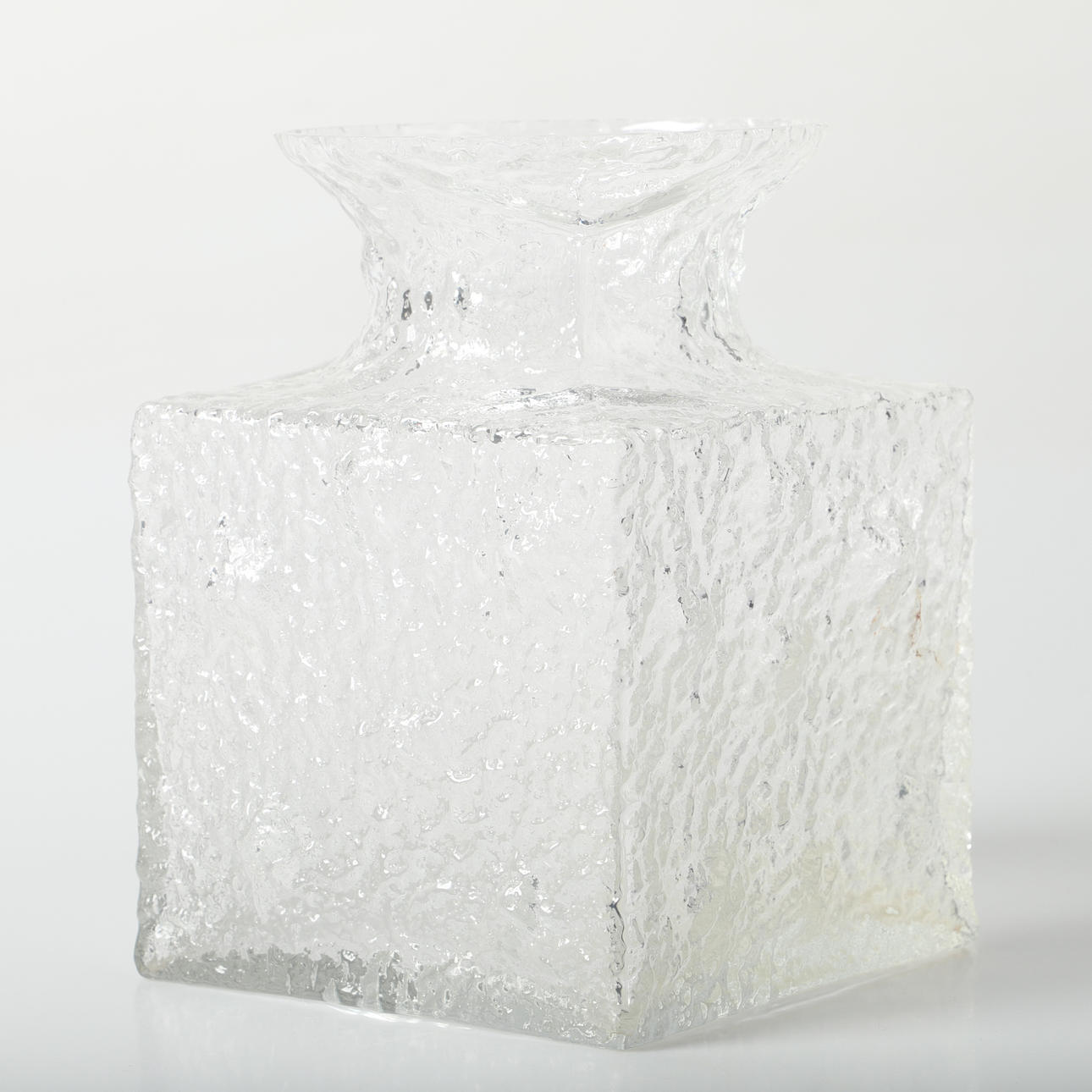 TIMO SARPANEVA. Vase, „Crocus“, glas, Iittala, Finland.