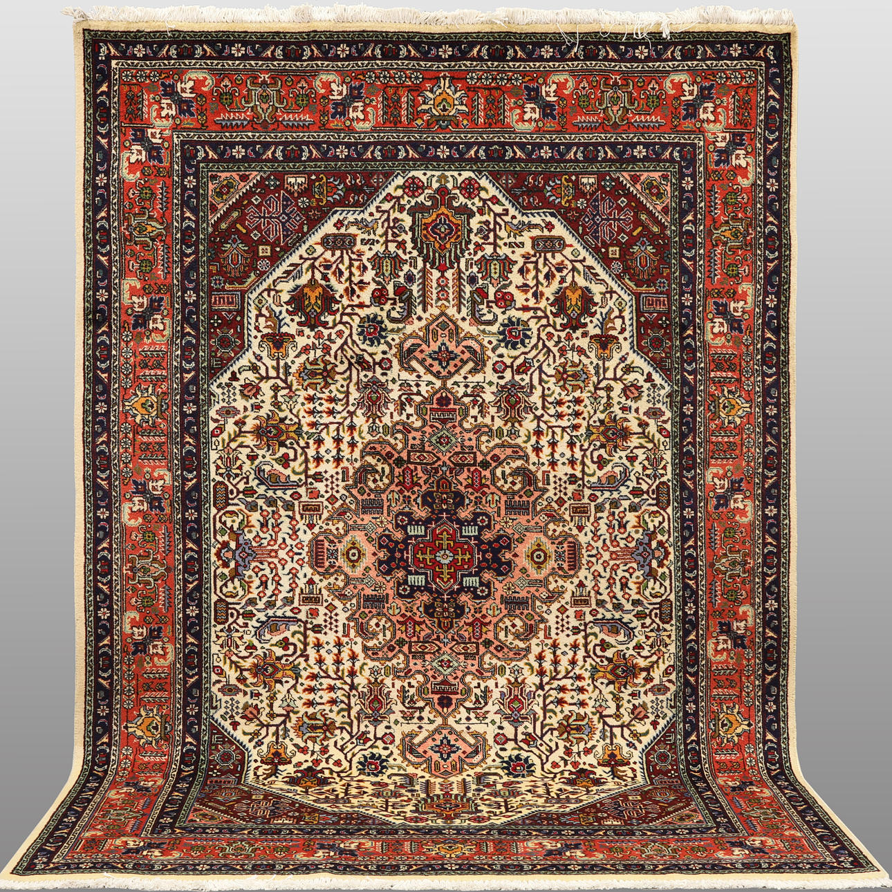 ORIENT TÆPPE. Tabriz, 300 x 200 cm.