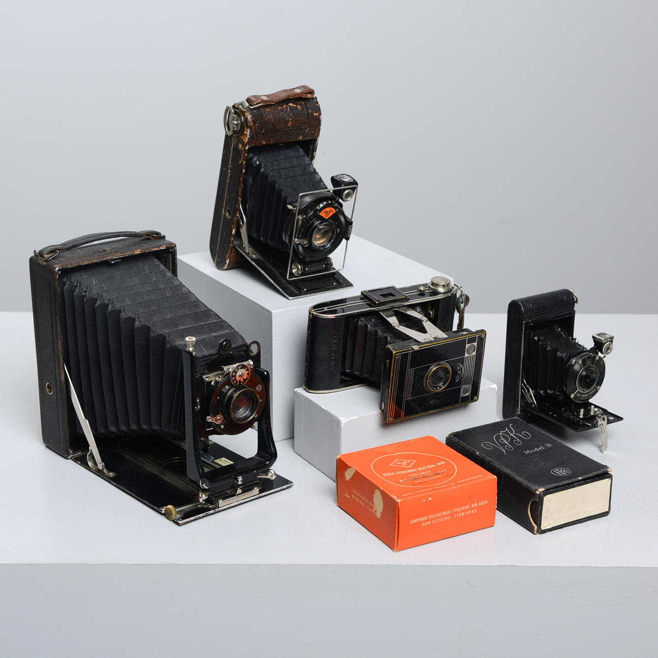 4 BELLOWS CAMERAS, A.G.C Rietzshellen, Agfa, Kodak.