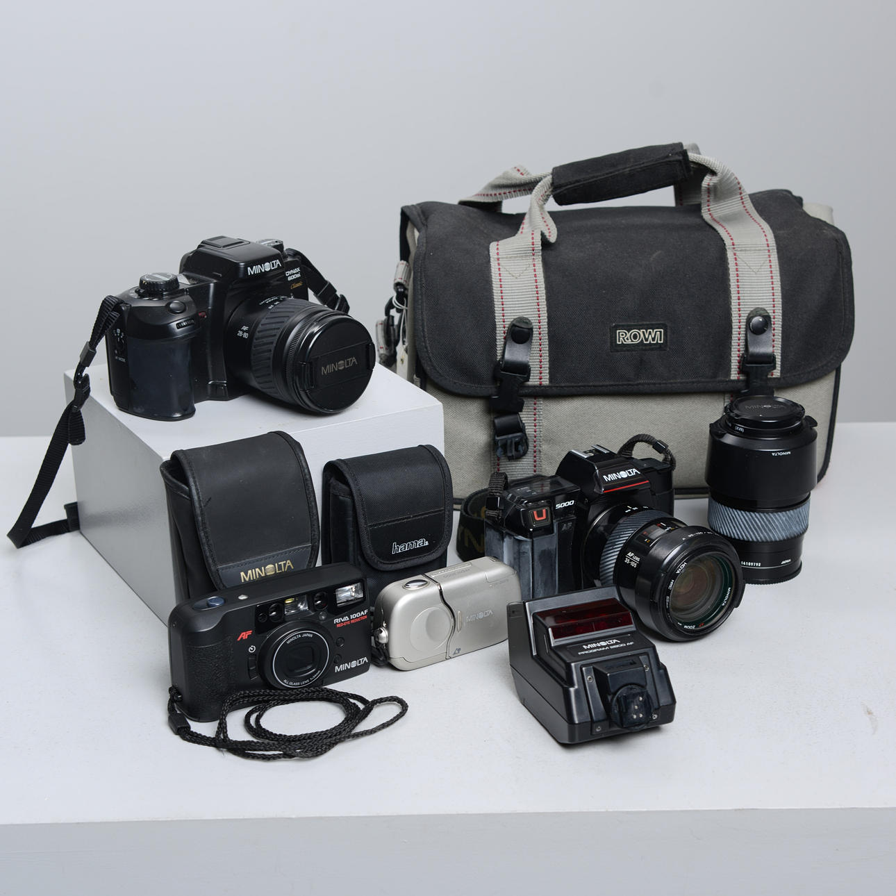 Un conjunto de 4 cámaras, Minolta.