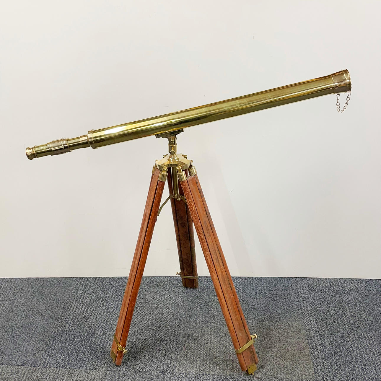 STORT MESSINGTELESKOP.