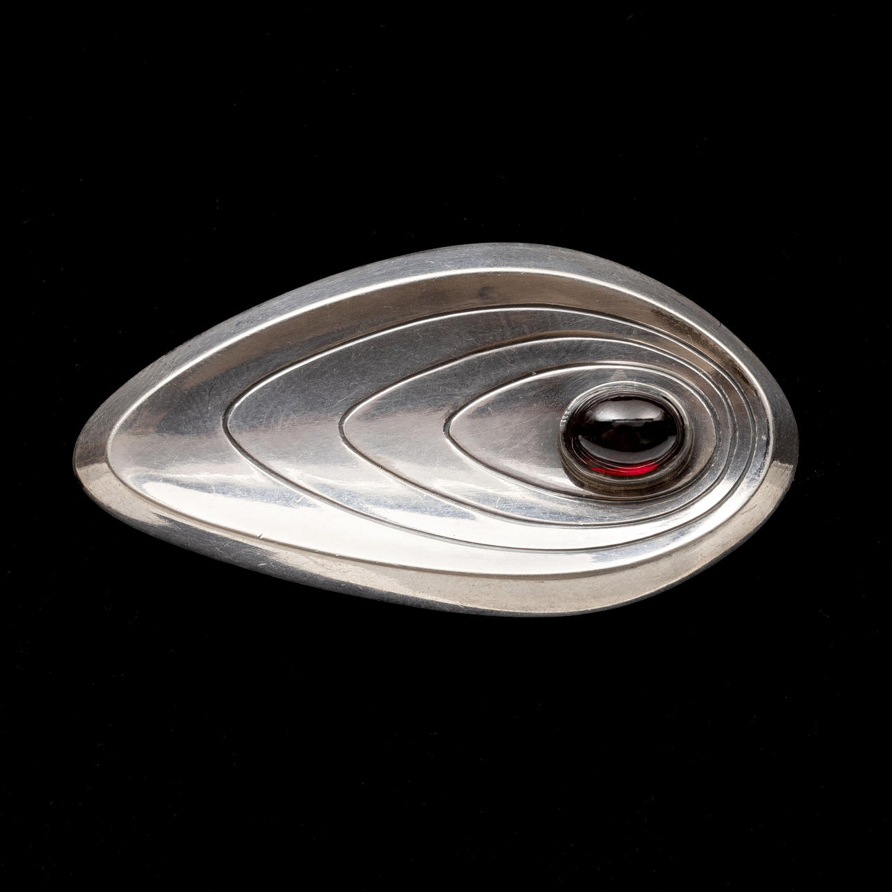 BROOCH, Silver, Garnet.