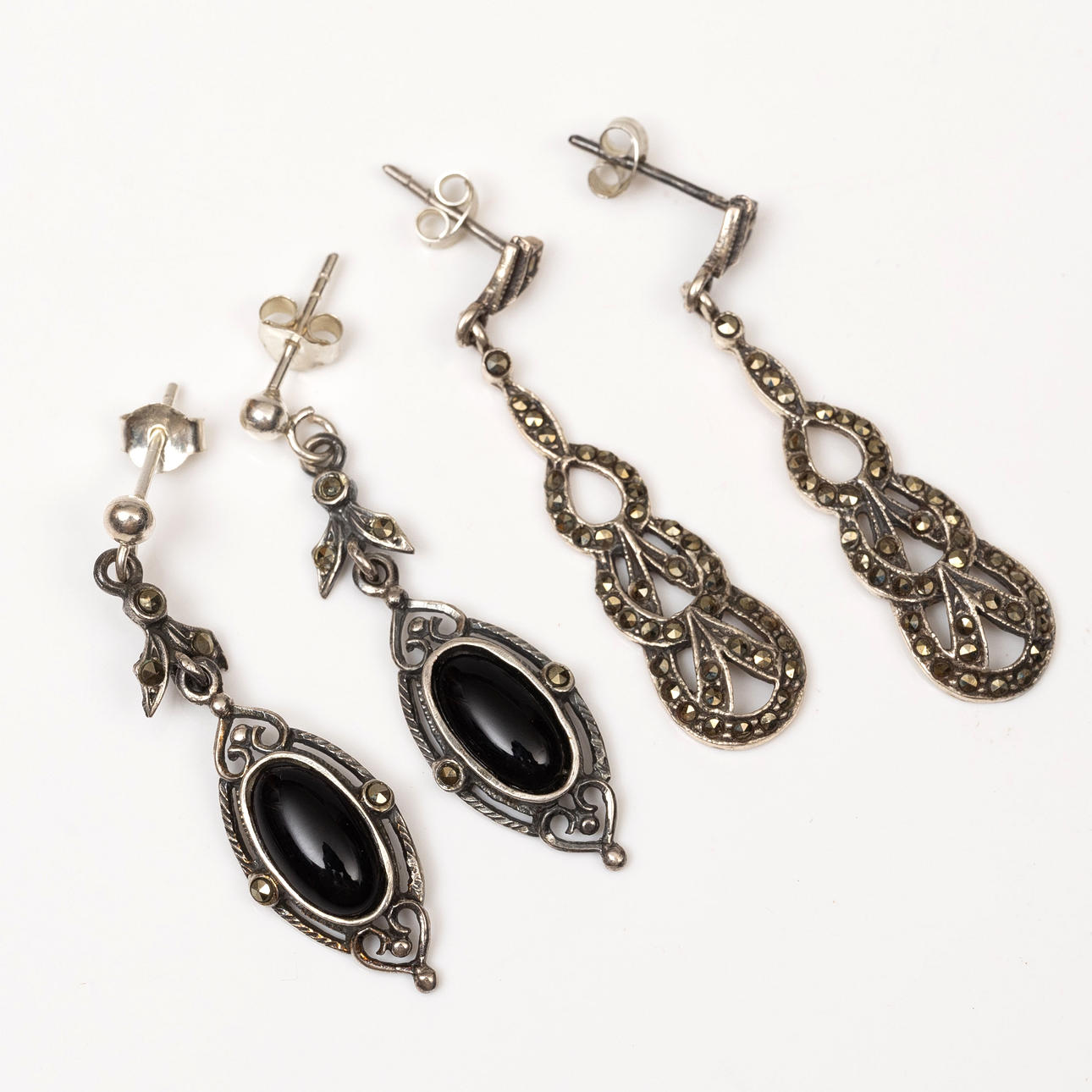 PENDIENTES, 2 pares, plata, marcasitas, ónices.
