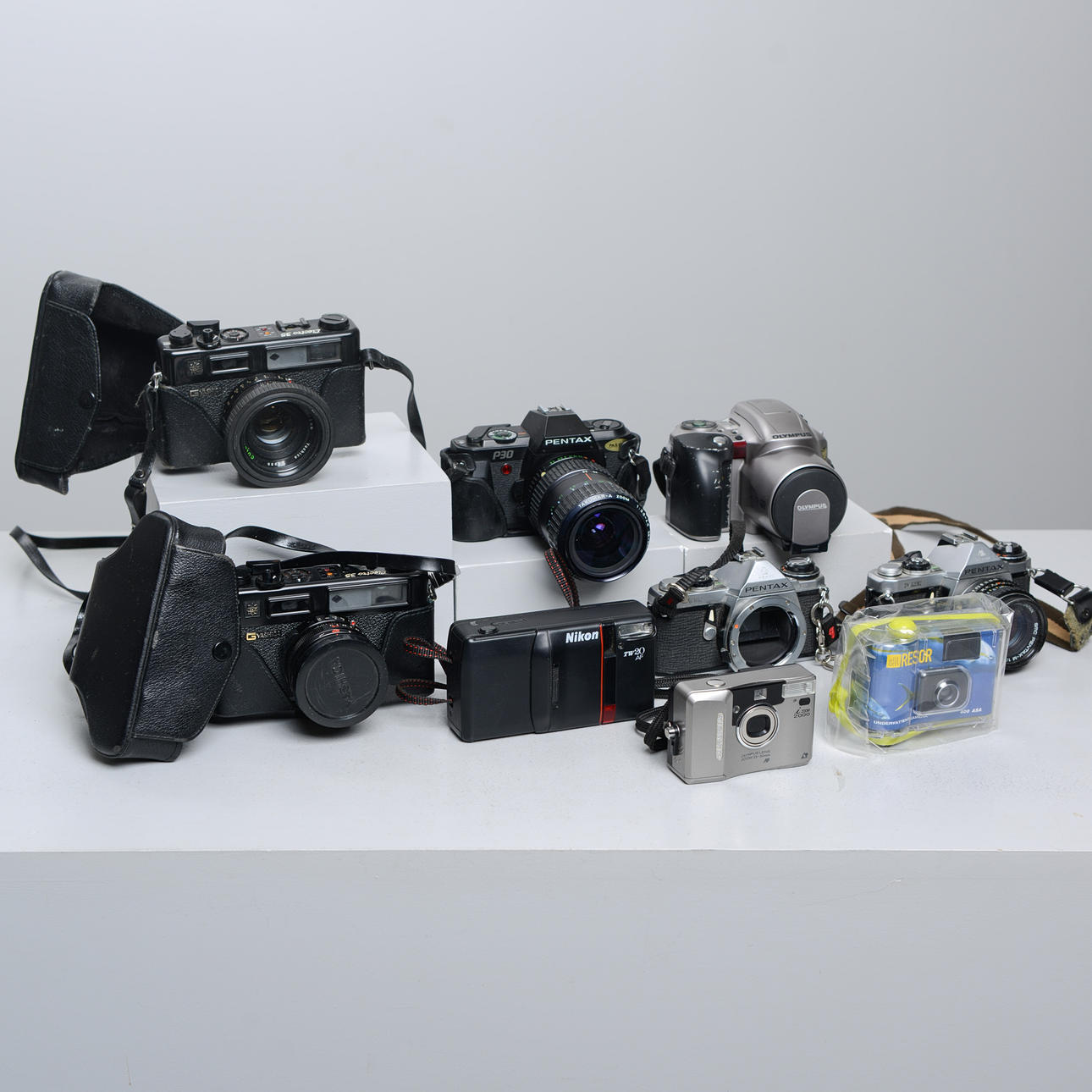 KAMERAER, 9 stk, Pentax, Yashica, Olympus, Nikon.