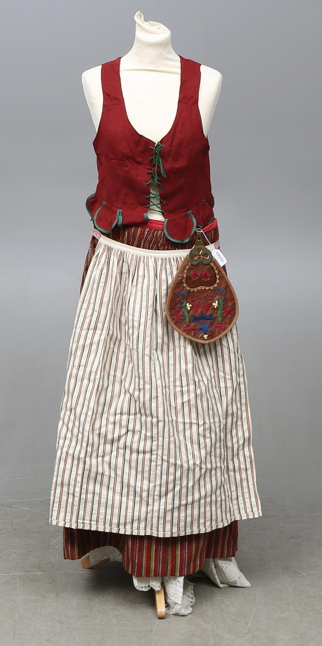 FOLKDRÄKT, 5 delar. Skedevidräkt, 1900-talets första hälft.