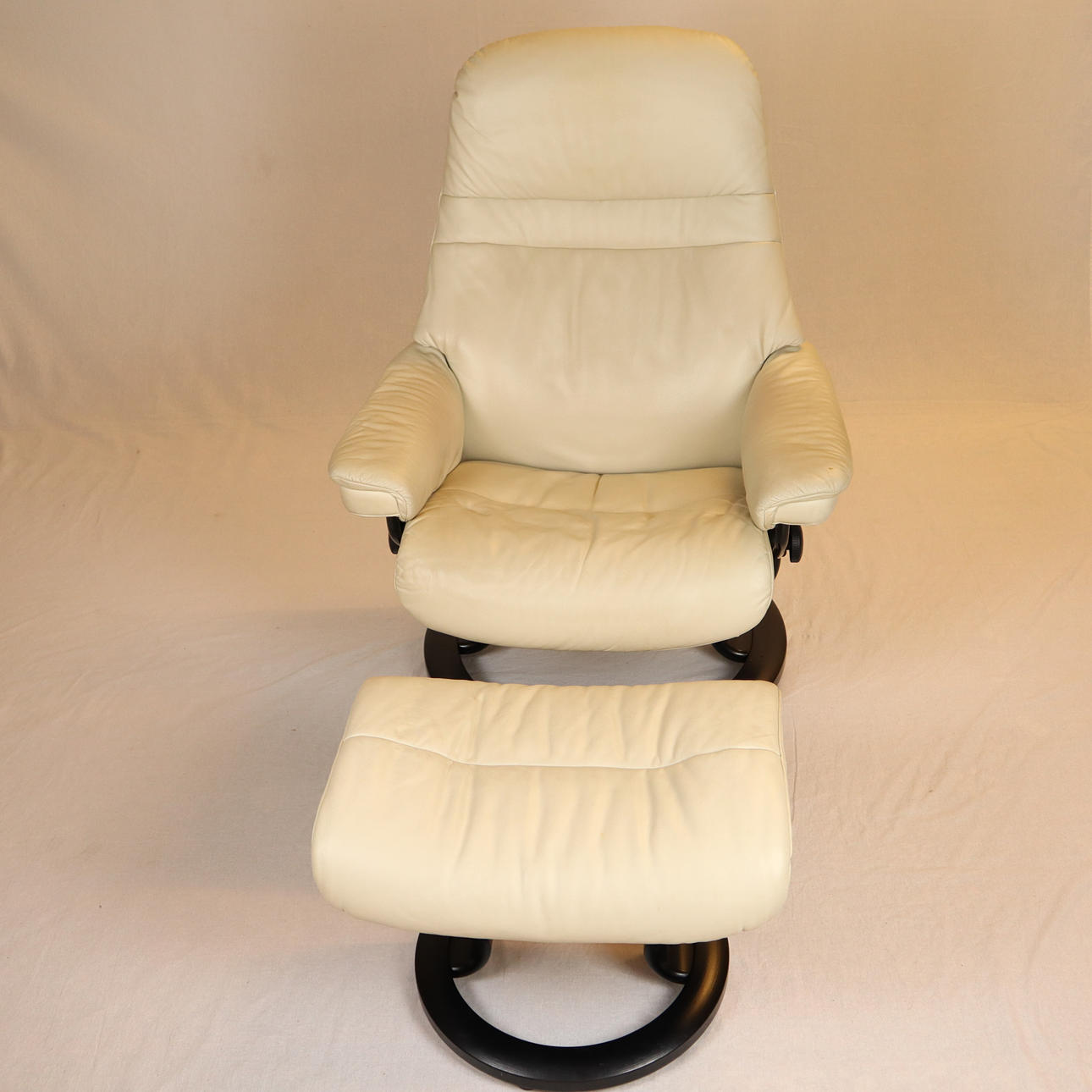 ”Stressless” vilstol med vilstol - ”Ekornes”, Norge.