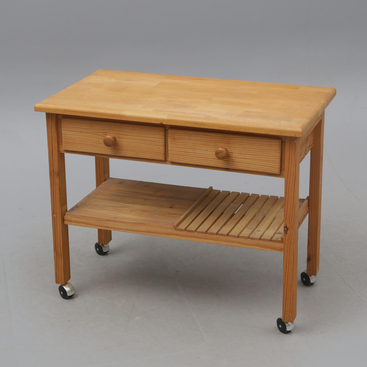 SERVERINGSVOGN, på hjul, træ.