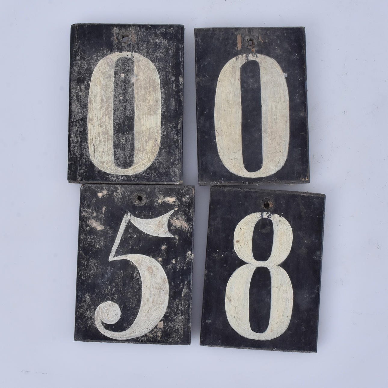 NUMEROMERKKIT/HYMNINUMEROT, 4 kpl, maalattu puu.