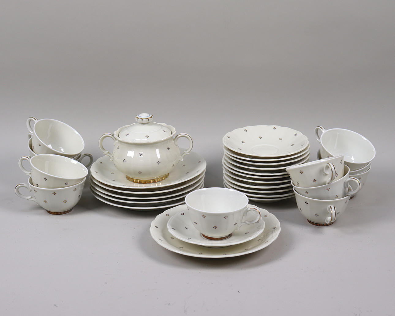 A coffee set, Rörstrand, 1940s coffee set, 31 pieces. Ceramics ...