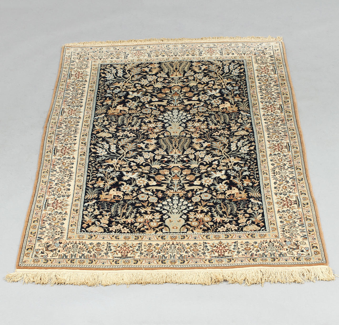 MATTA, Nain, Persien, old. Korkull med silkesinslag. 186 x 114 cm.