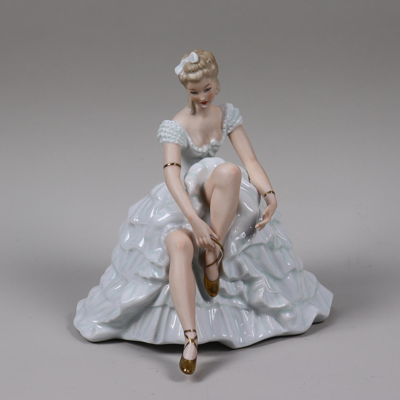 WALLENDORF, Saksa, hahmo, istuva nainen.