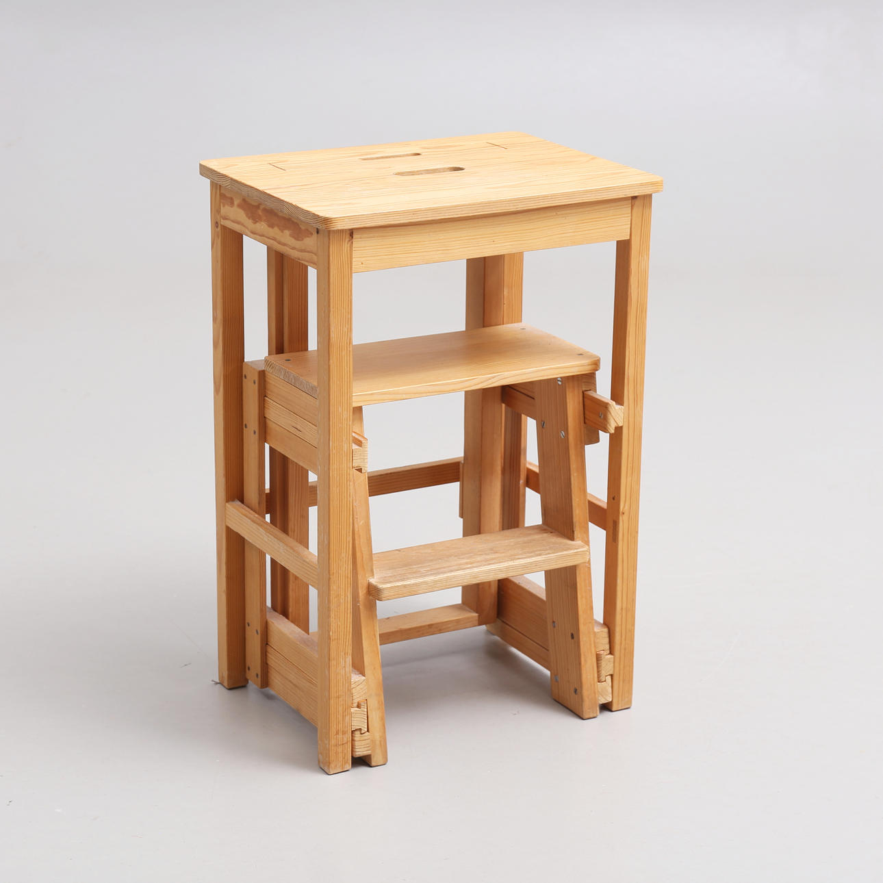 TRAPPESTIGE, snedkerfyrretræ, 20. århundrede.