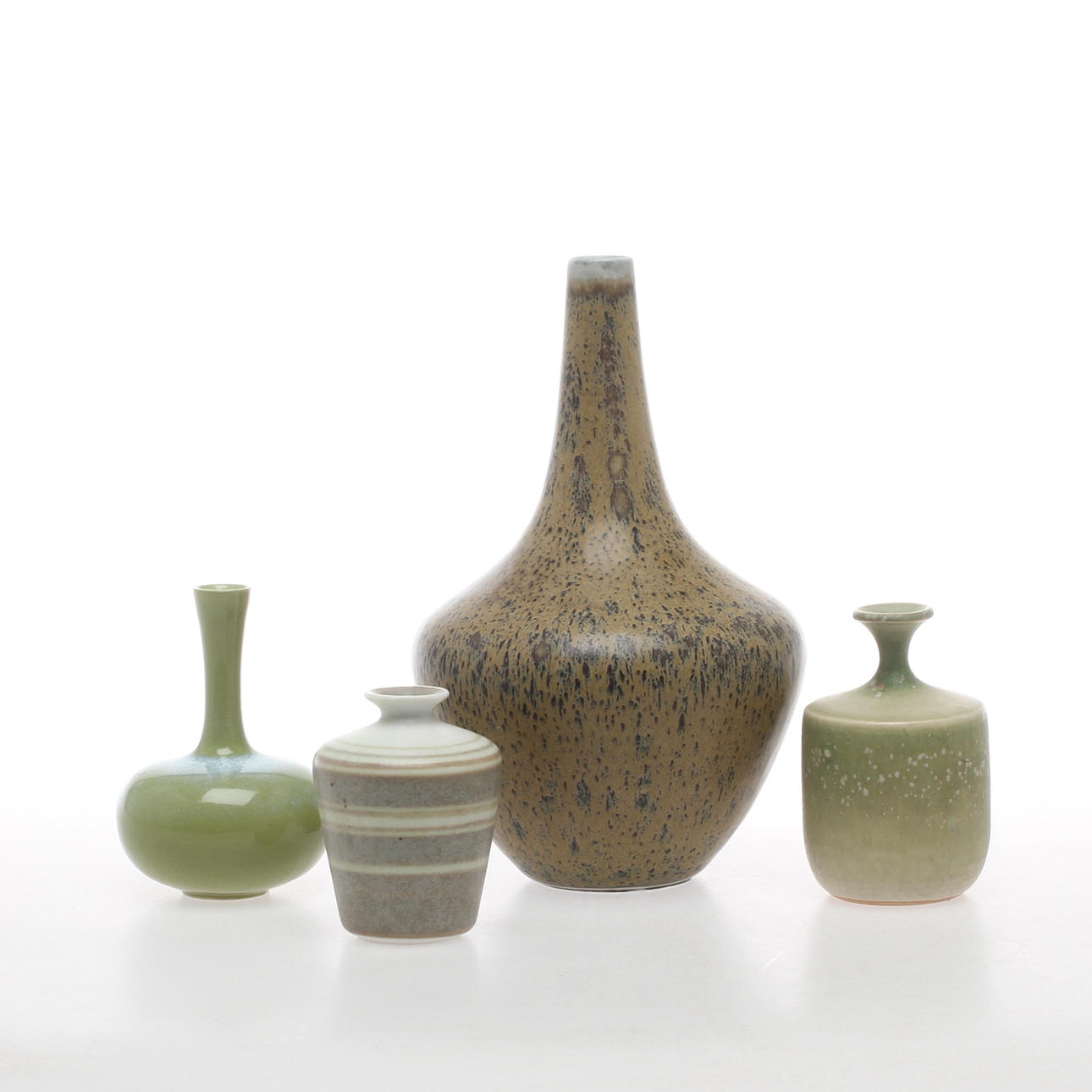 VASER, 4 st, stengods, Gunnar Nylund, Rörstrand, samt Rolf Palm, Mölle, 1900-tal.