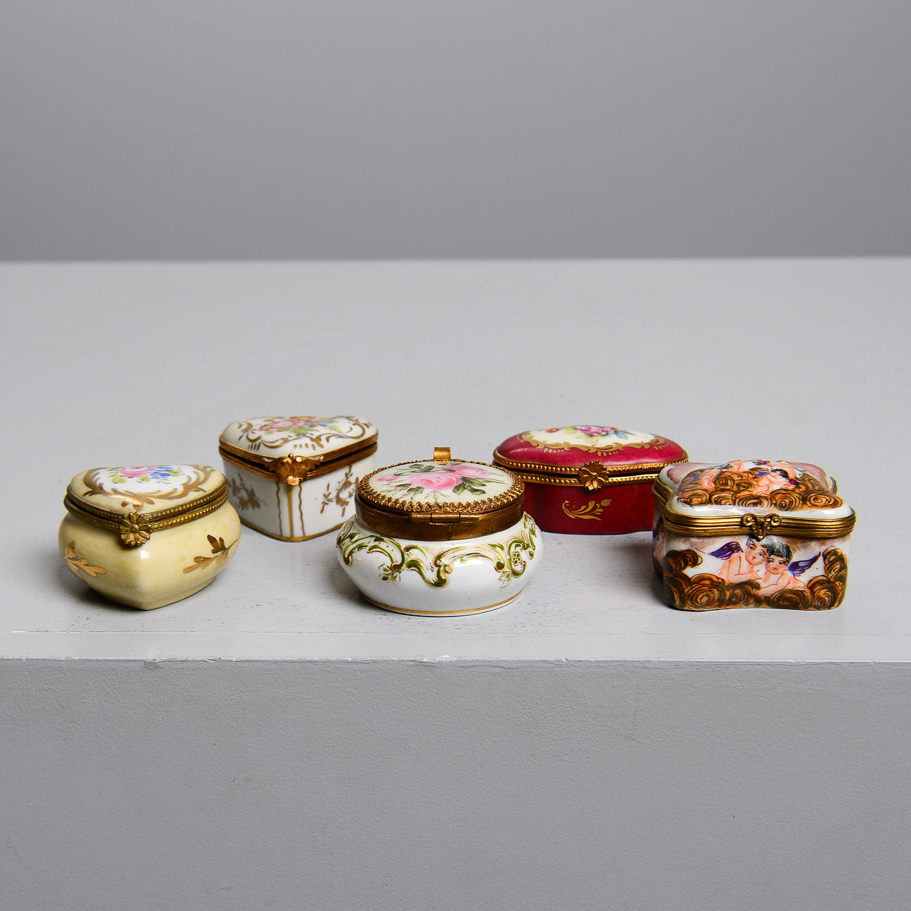 Et sæt med 5 låsekasser, Limoges, Frankrig.