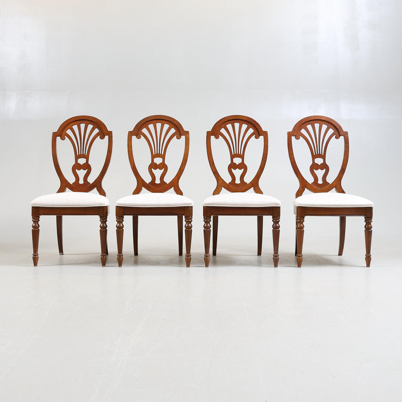 TUOLIT, 4 kpl. Cherry, Yleiskalusteet, USA, 19/2000.