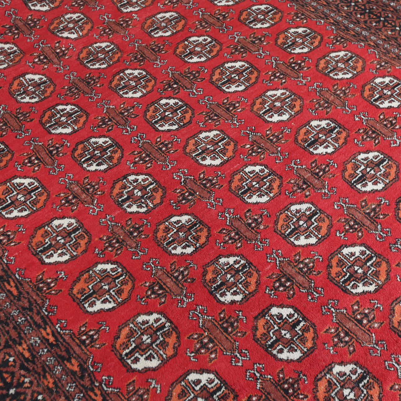 EIN TEPPICH, orientalisch, afghanisch, ca. 278x187cm.