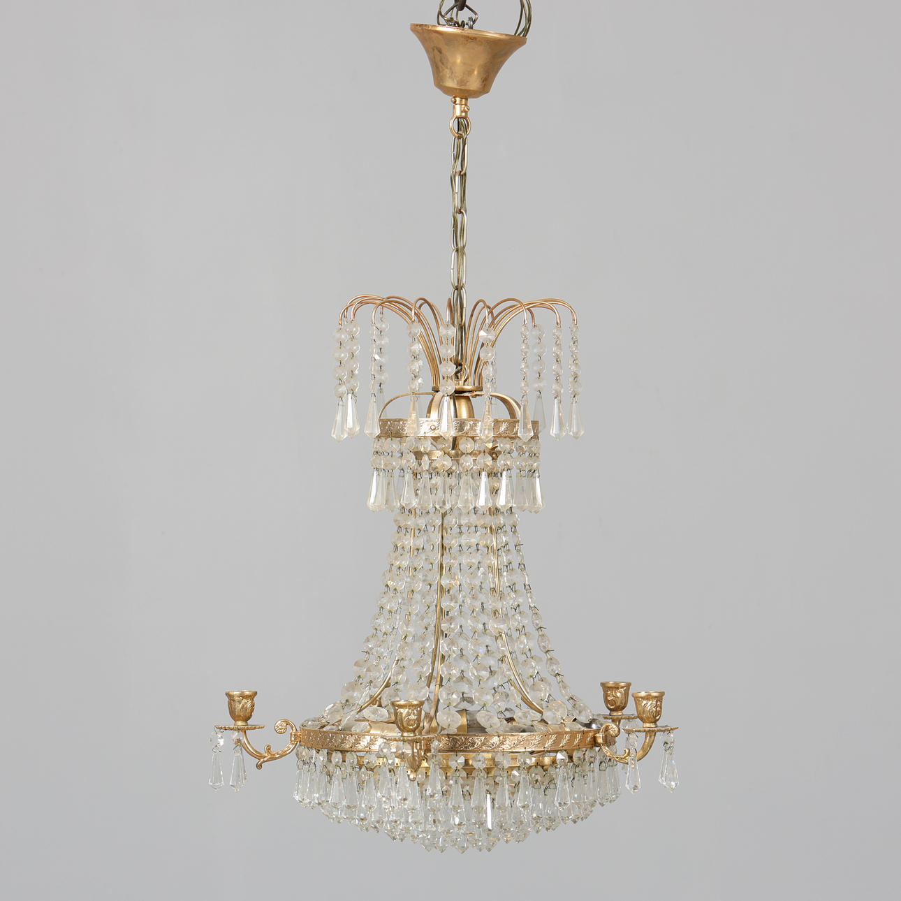 Un candelabro de estilo imperial, electrificado.