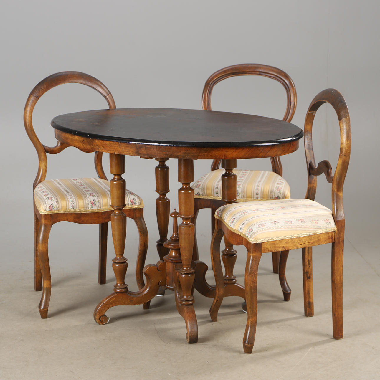 4-piece seating area, rococo style.