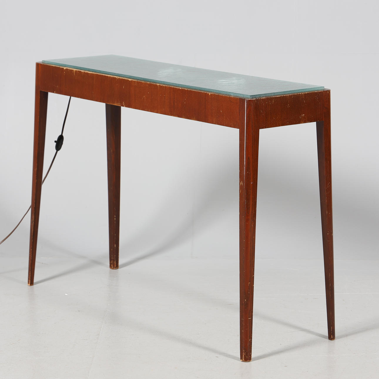 BLUMENTISCH mit Beleuchtung, Holz und Glas.