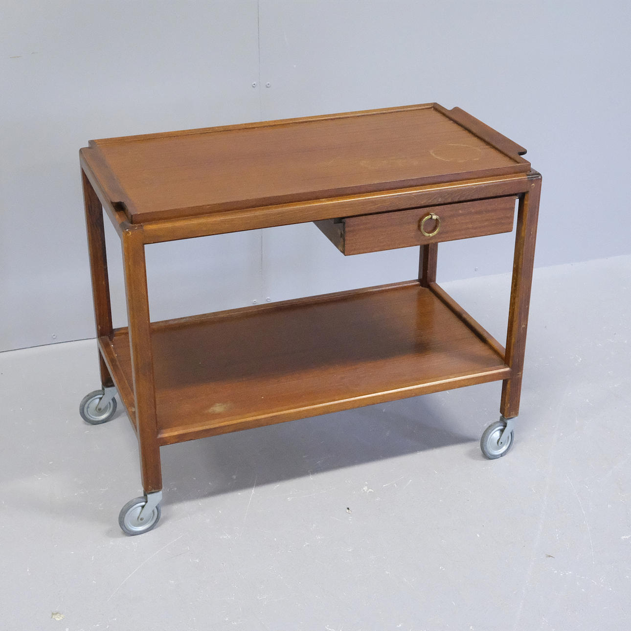 SERVERINGSVOGN, TEAK.