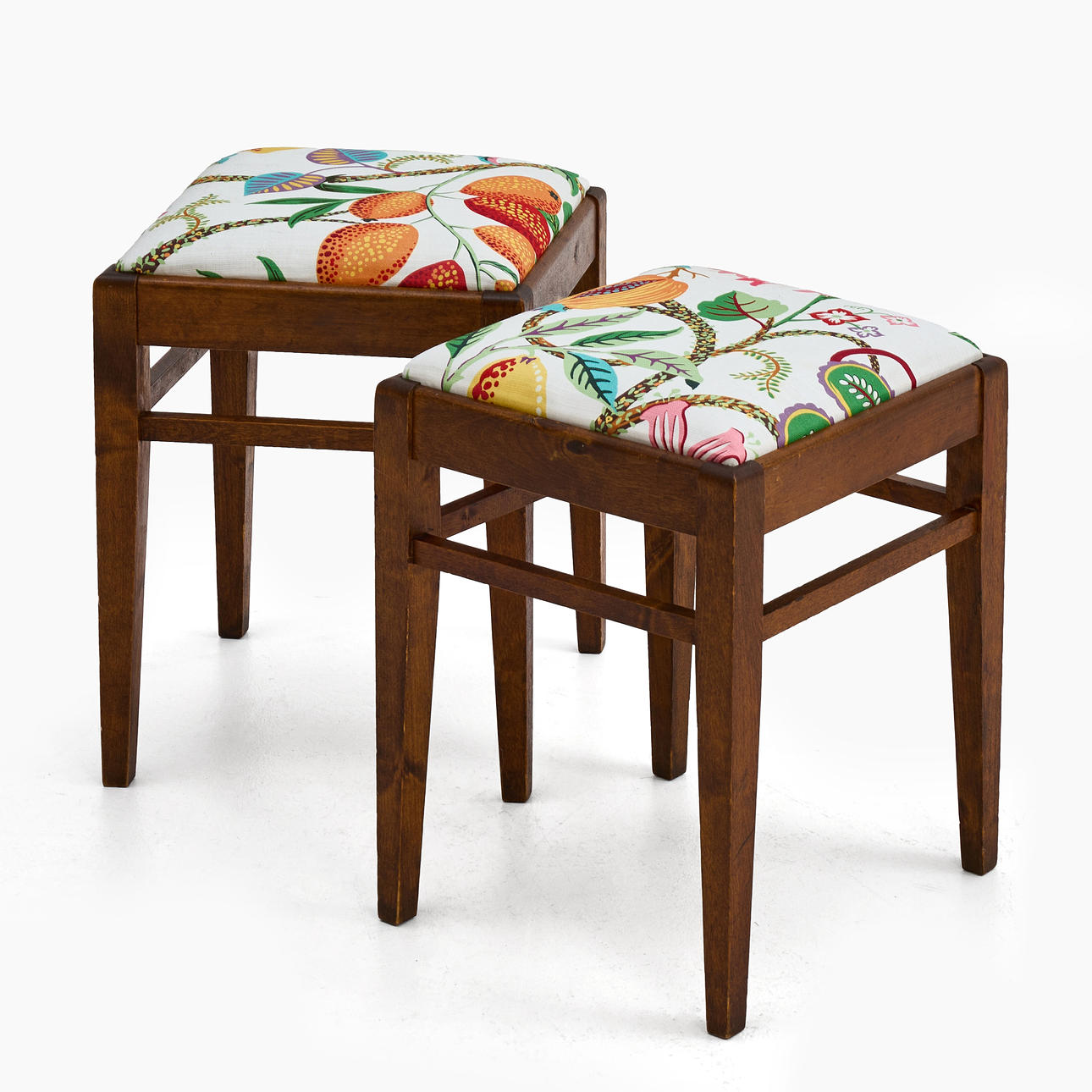 PALLAR, ett par, ek, 1940-tal, mönstrad textil.