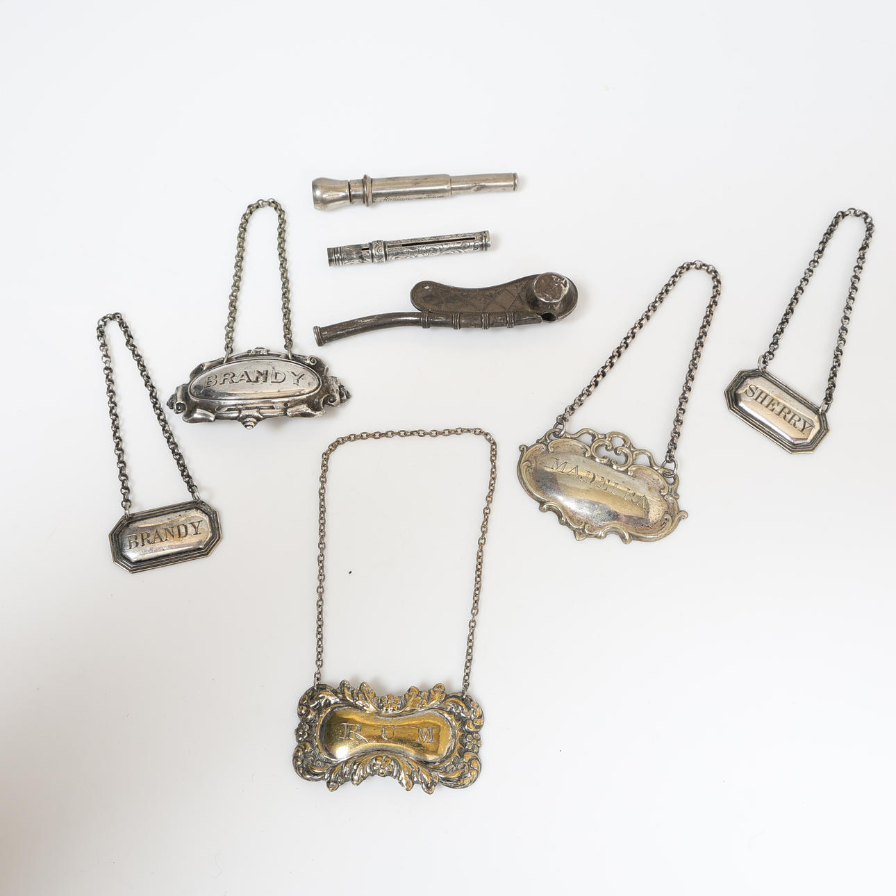 A COLLECTION OF SILVER PLATED WARE TO INCLUDE DECANTER LABELS (8).