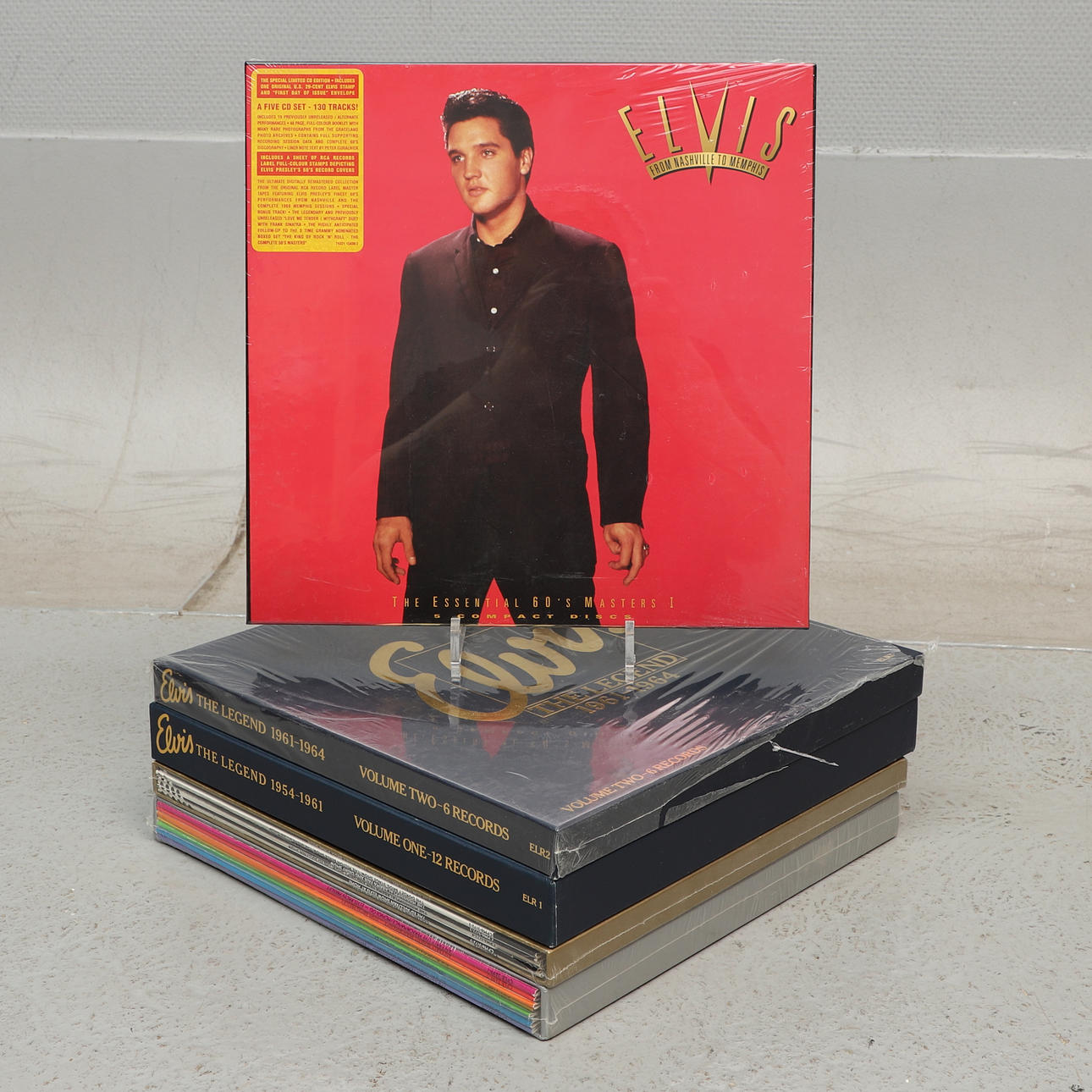 ELVIS PRESLEY, 5 LP- und CD-Boxen.