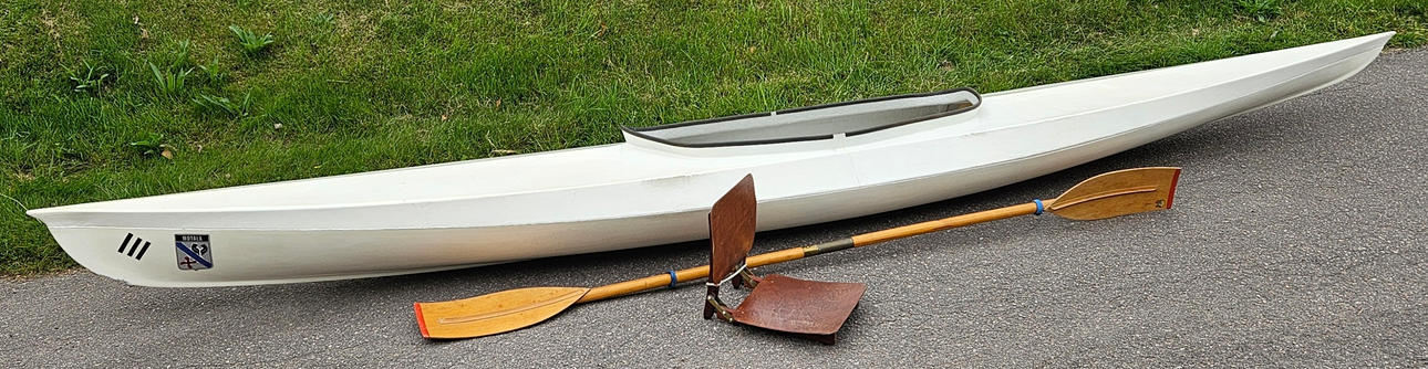 Ein Plastikkajak, 20. Jahrhundert.