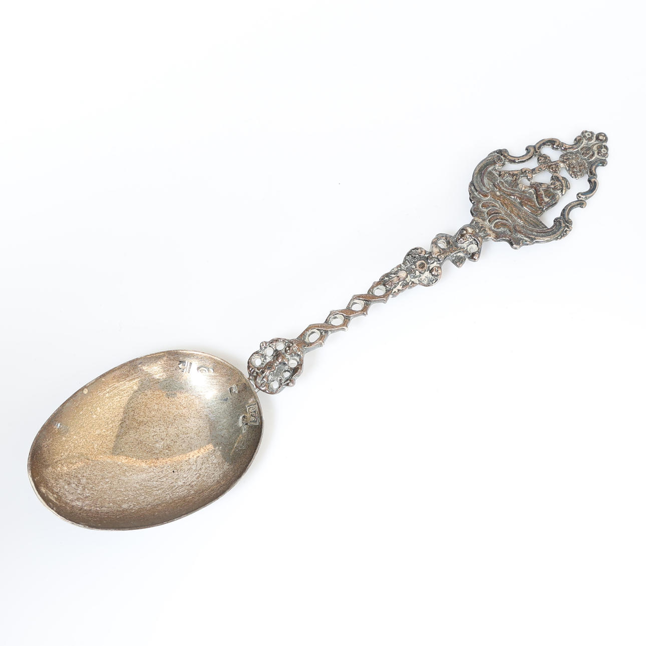 HOLLANTILAINEN HOPEINEN TARJOILUSIKKA.