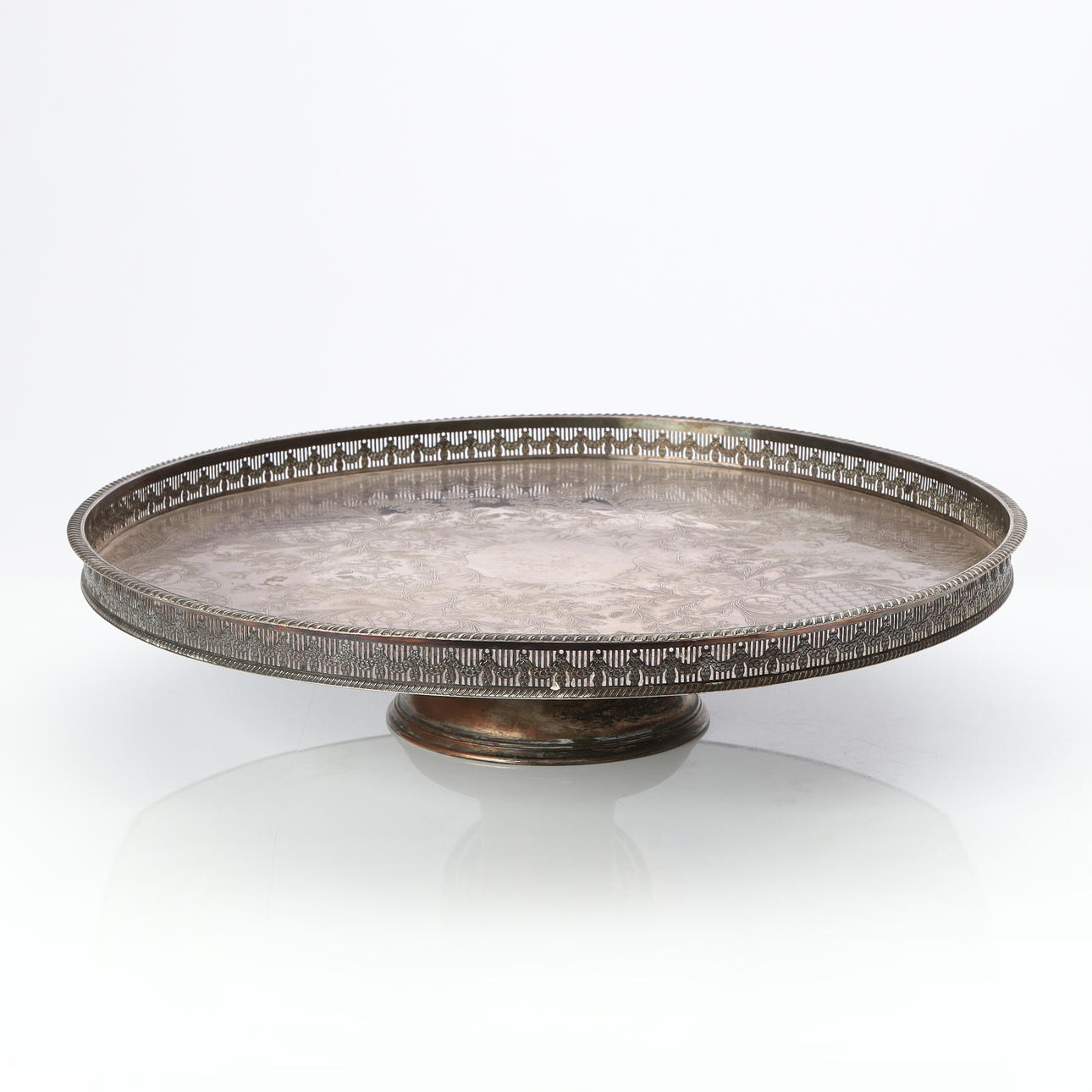 TABLE ESSAY. Silverplate. Sheffield, England.