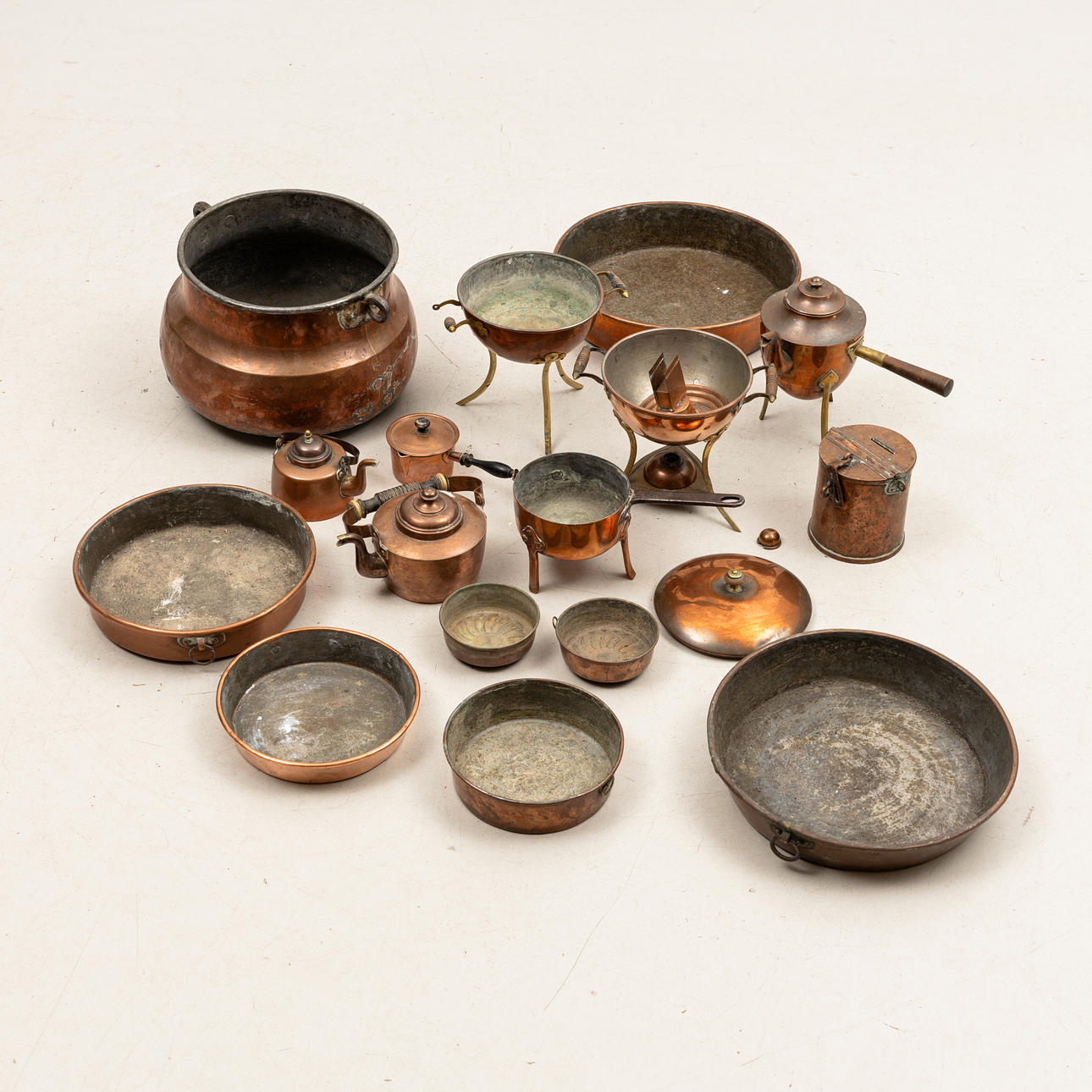 PARTI KOBBERGENSTANDE, ca. 17 stykker 1800/1900-tal.