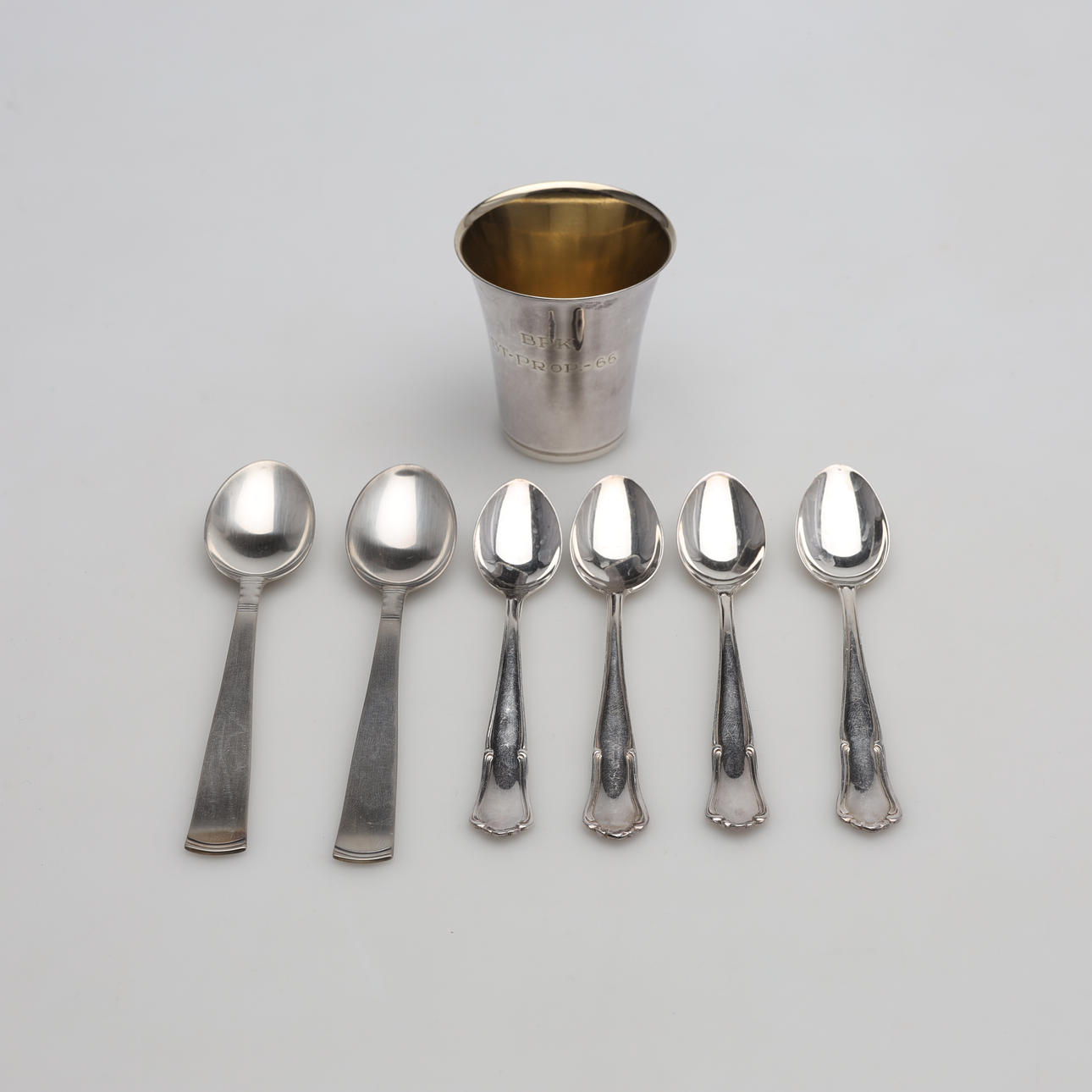 SILVER OBJECTS 7 pieces weight approx. 96 grams.