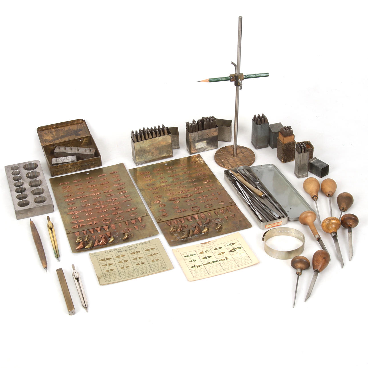 DIV UTRUSTNING för SILVER/GULDSMED, bokstavsstansar, mm. 1900-tal.