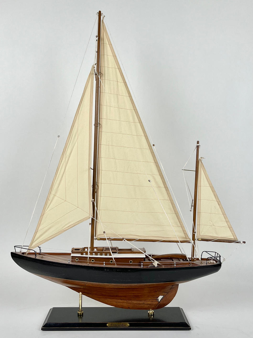 EIN HOLZMODELLBOOT, Concordia.