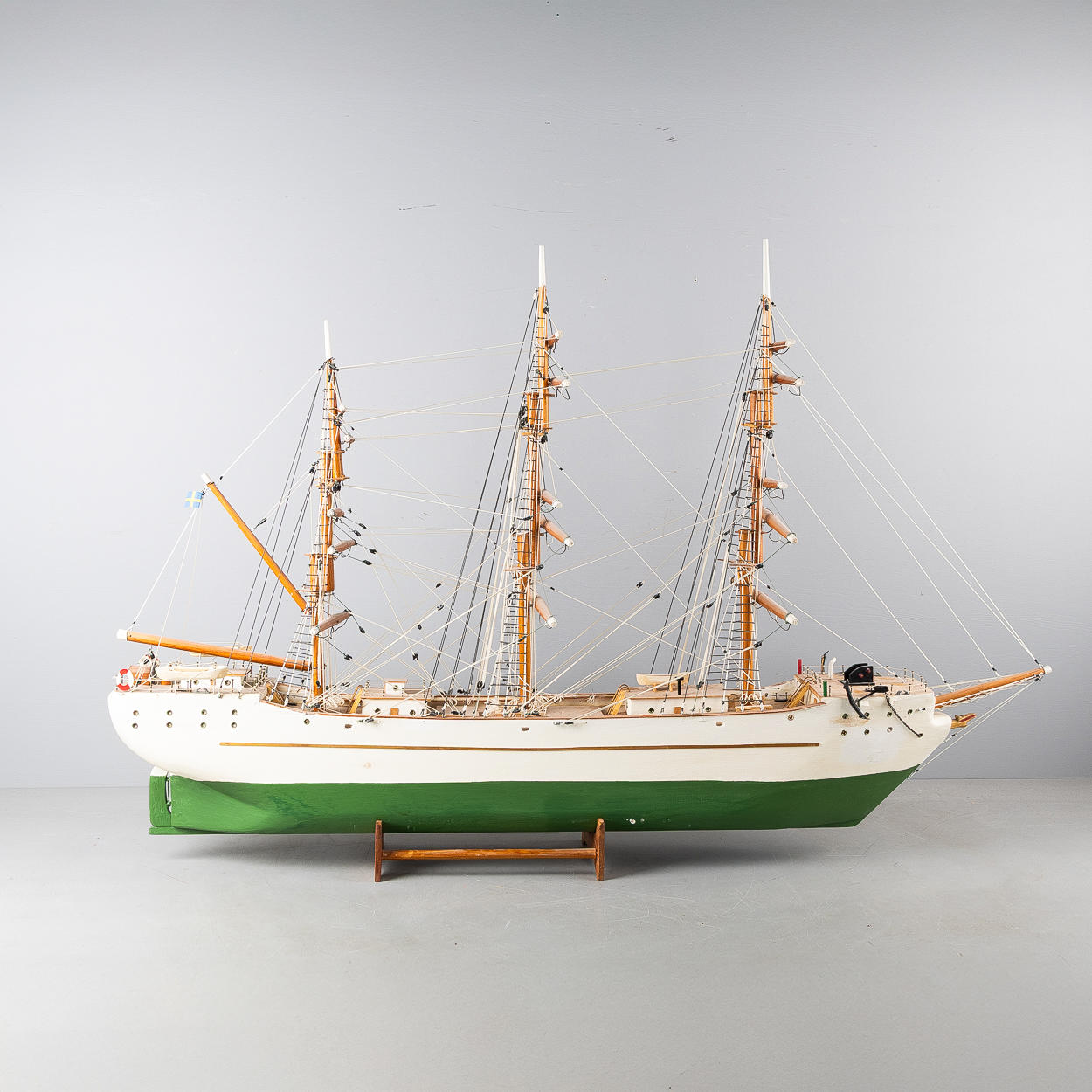 SCHIFFSMODELL, 3-Mast, Holz, 20. Jahrhundert.