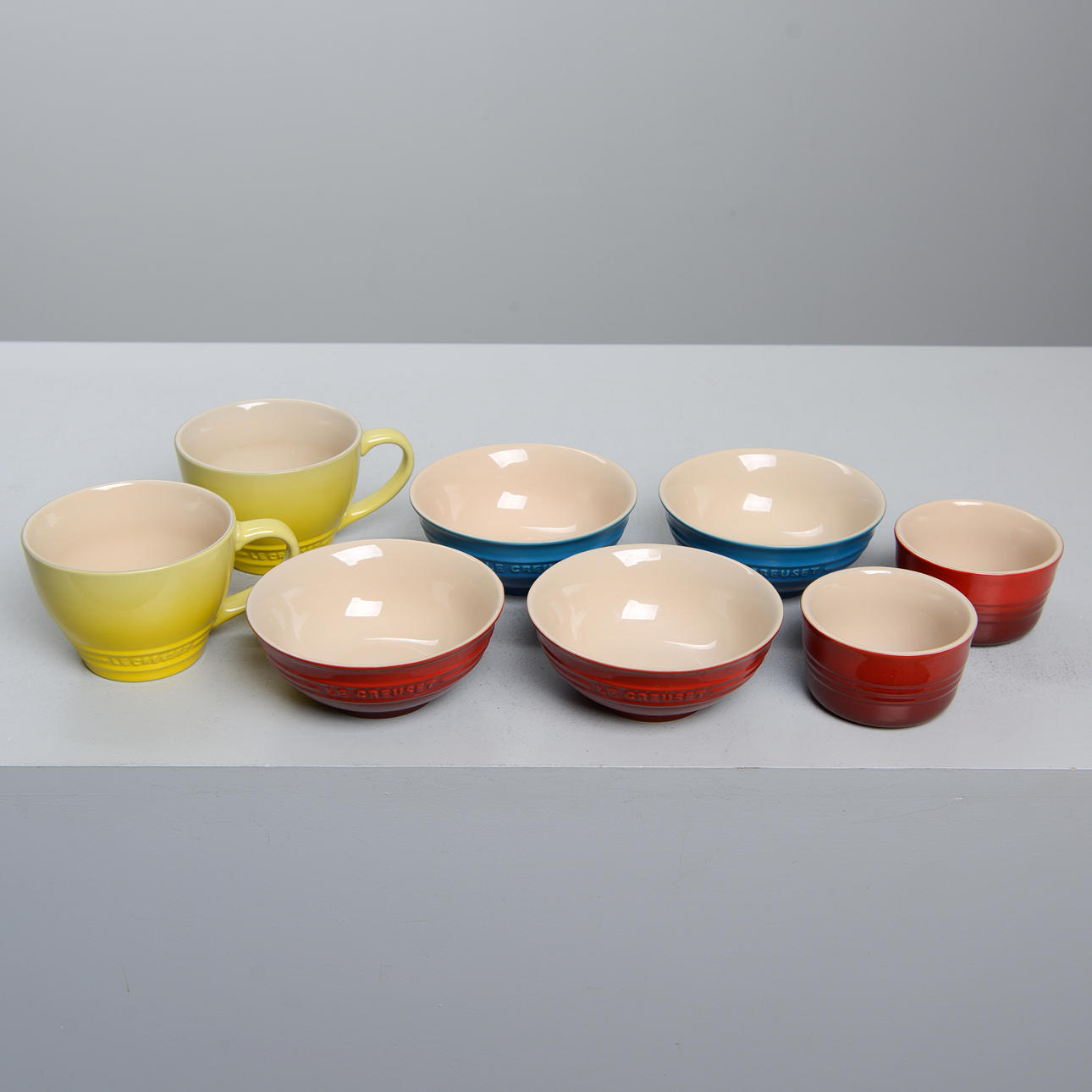 LE CREUSET, 8 kpl kivitavaraa.