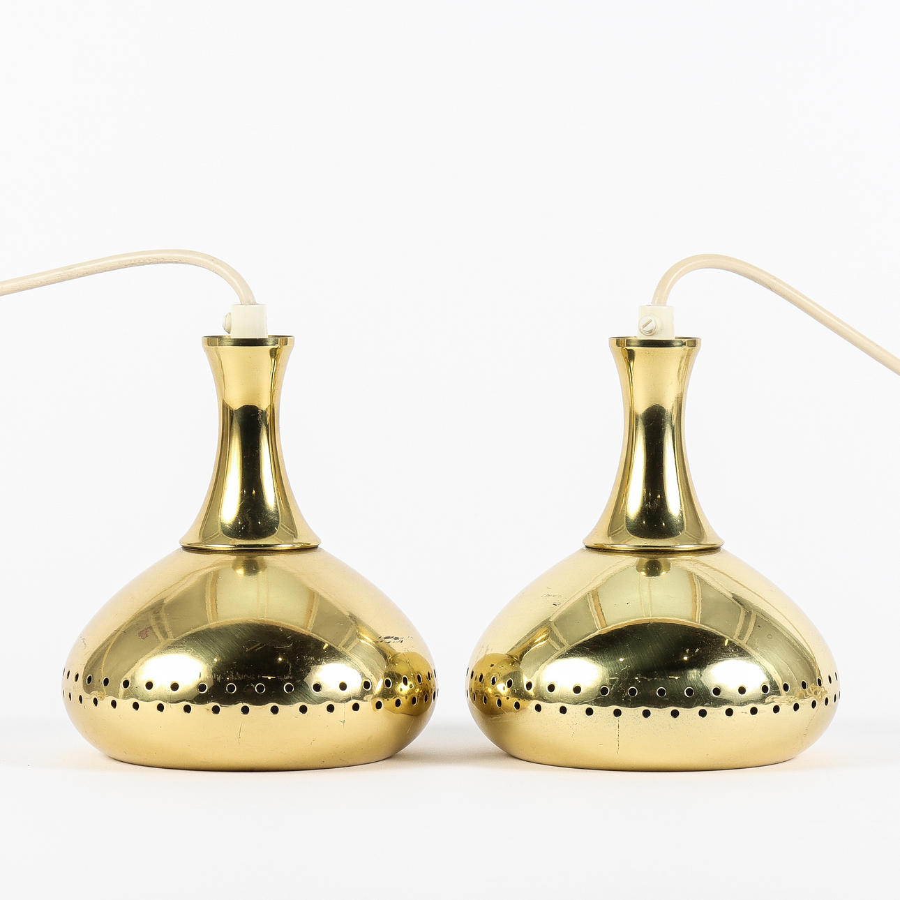 VINDUESLAMPER 2 stk., messing med gennembrudt indretning.