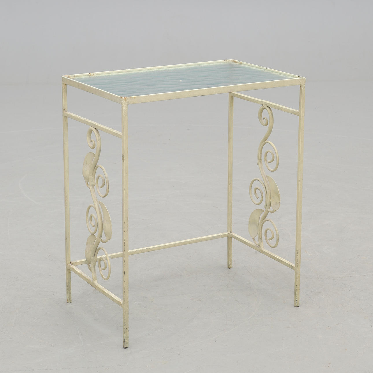 A 1930s/40s flower table.