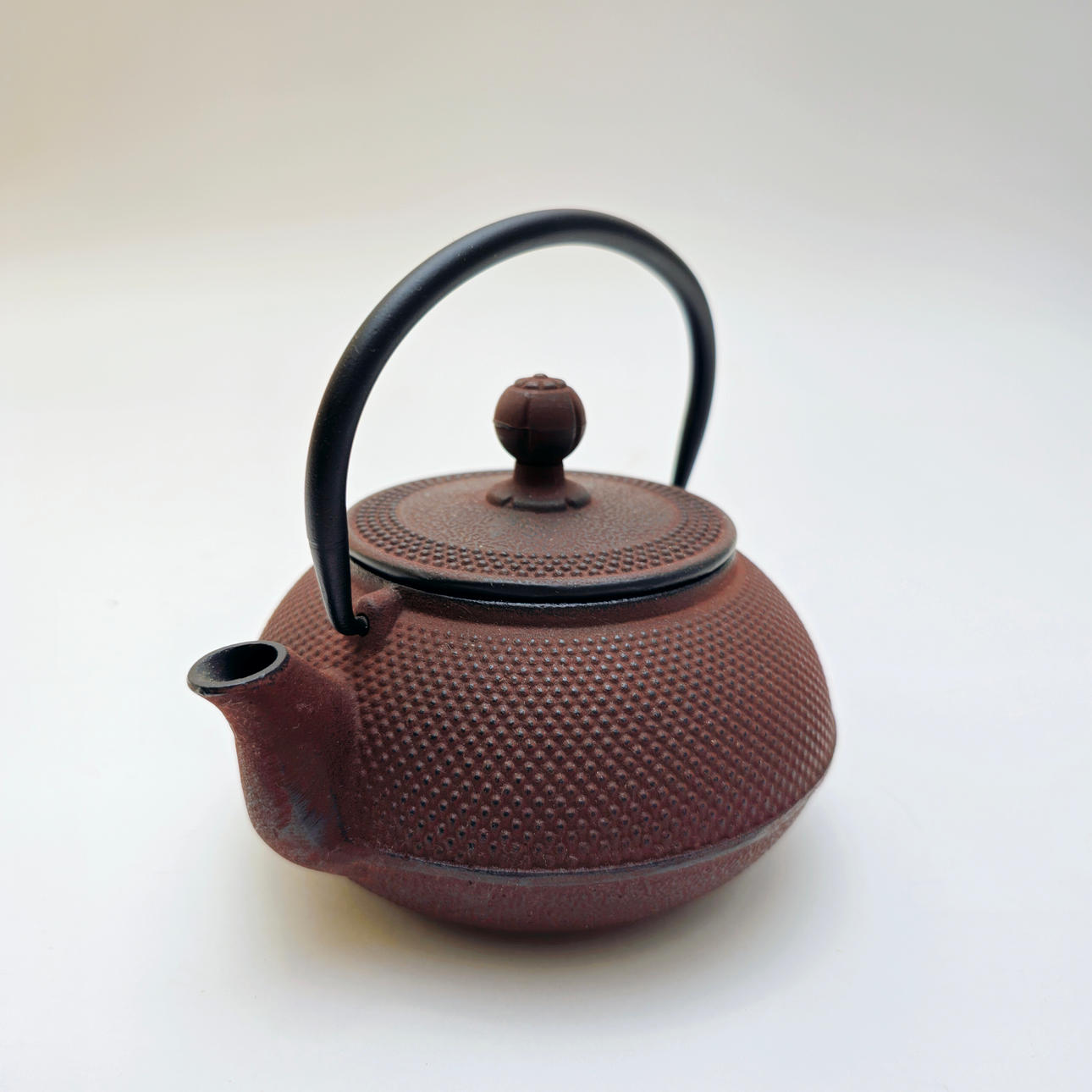 ORIENTAL TEAPOT. CAST IRON. TILE COLOR.