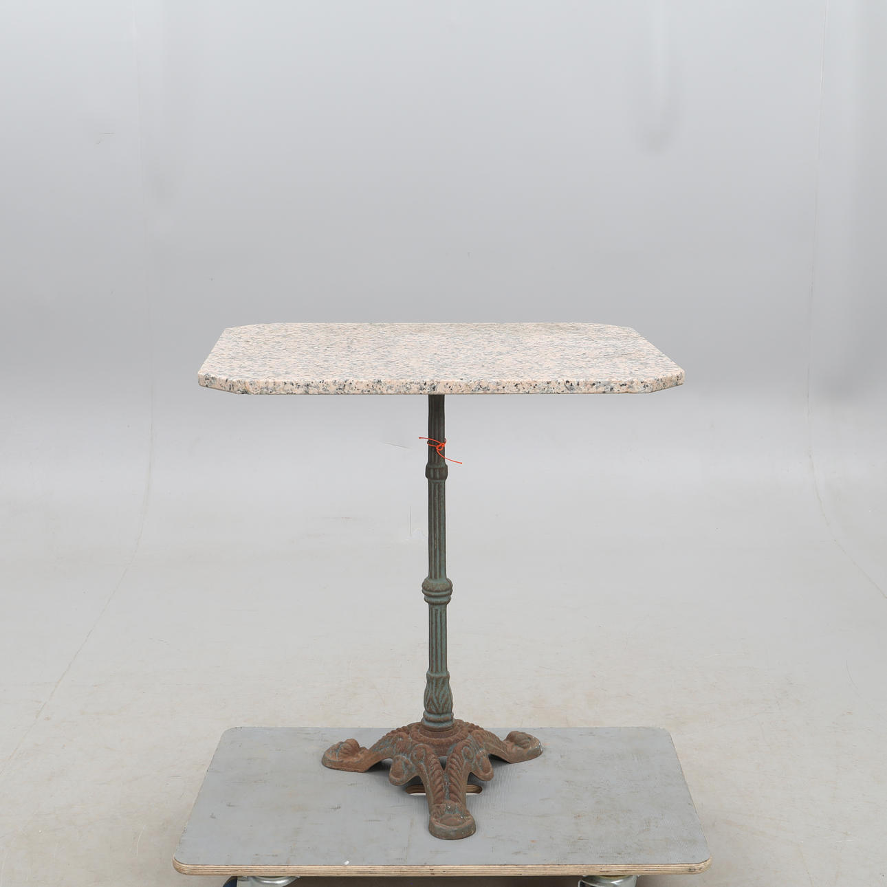 PUUTARHAPÖYTÄ, marmorilevy, valurauta.