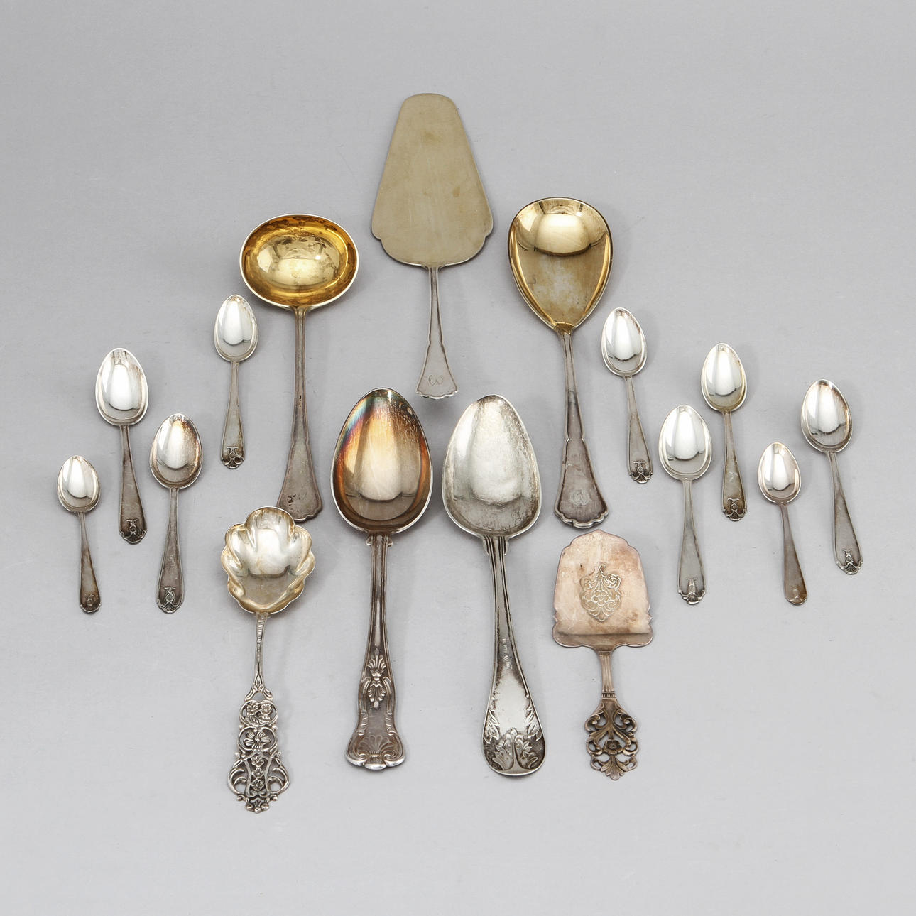 BESTICK, 16 delar, silver, olika modeller, 18/1900-tal. Vikt ca 520 gram.