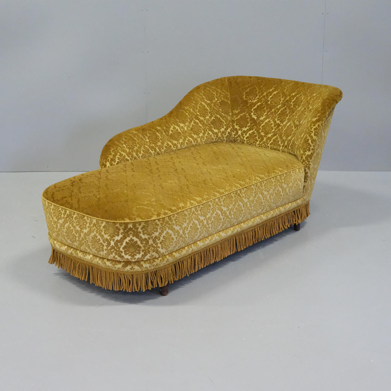 UN CANAPÉ, OSCARIANO, SIGLO XVIII/XX.