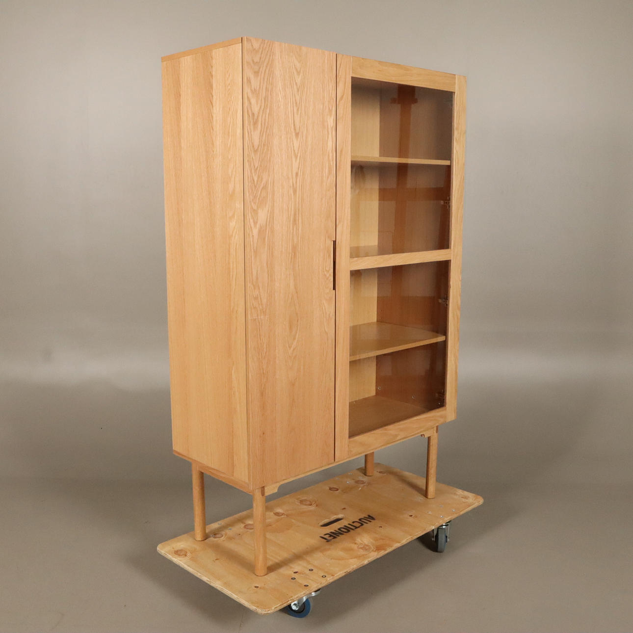 Muebles MIO de chapa de roble VITRINKABINE.